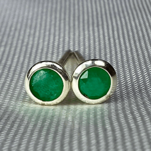 ARETES CON ESMERALDA