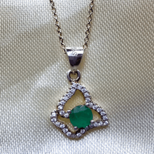 COLLAR DE ESMERALDA
